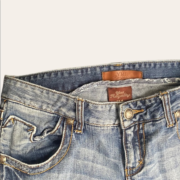 YMI Royalty Flared Jeans⚜️✨
Nice wash with slight boot cut
Inseam: 28” - Picture 3 of 3